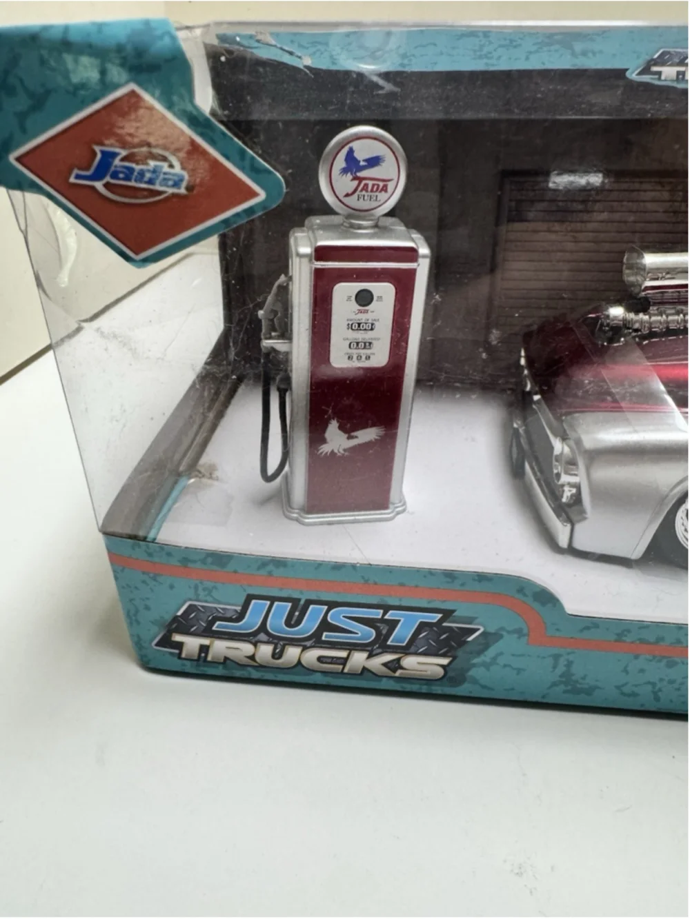 Jada Toys Just Trucks 1:24 1956 Ford F-100 Die-cast Car & Gas Pump